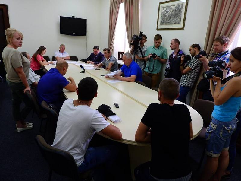 После «батутного пикета» у Николаевской мэрии: депутаты подчеркивают нарушения деятельности предпринимателей и хотят, чтобы они погасили долги за 5 лет 23