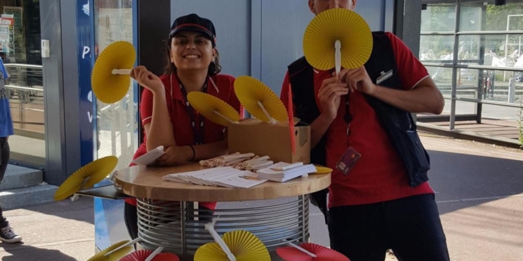 Жарко всем. Во Франции пассажирам поездов будут выдавать вееры