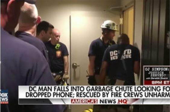 И оно того стоило? Американец уронил телефон в мусоропровод и полез за ним сам. Доставали спасатели