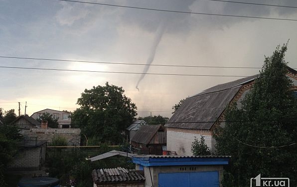 Смерч в Кривом Роге отставил без жилья сотни людей