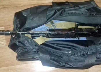 В Николаеве задержали военнослужащего с автоматом Калашникова