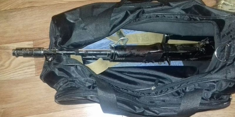 В Николаеве задержали военнослужащего с автоматом Калашникова