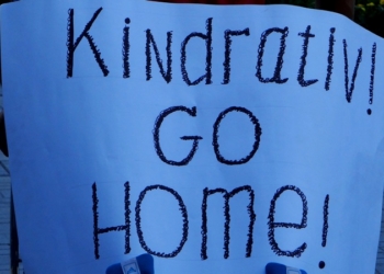 «Kindrativ go home»: в Николаеве представители Федерации тенниса на колясках Украины требовали отставки вице-губернатора