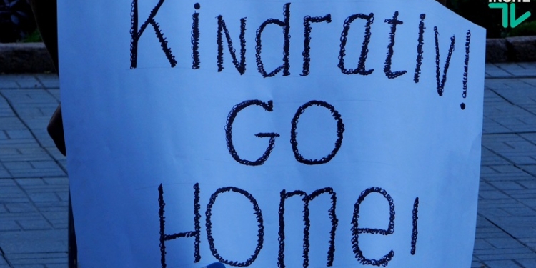 «Kindrativ go home»: в Николаеве представители Федерации тенниса на колясках Украины требовали отставки вице-губернатора