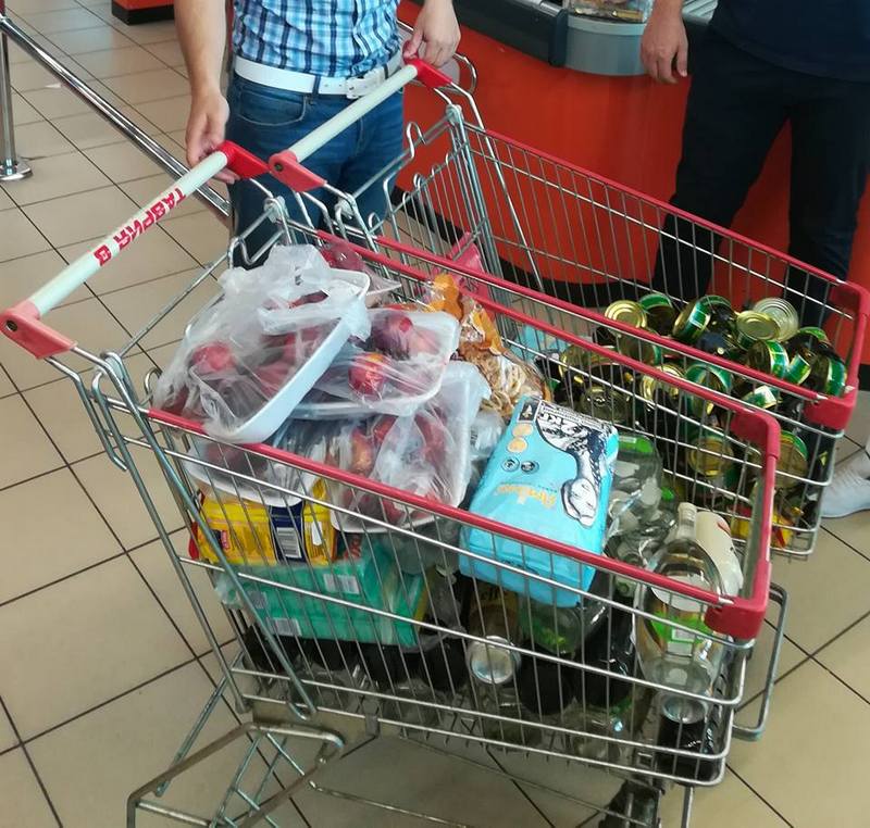Очередной рейд общественников в николаевский супермаркет: когда красная икра хранится без холодильника и на вид, как суп 3