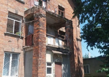 В Николаеве в жилом доме на 3-Слободской обрушился балкон