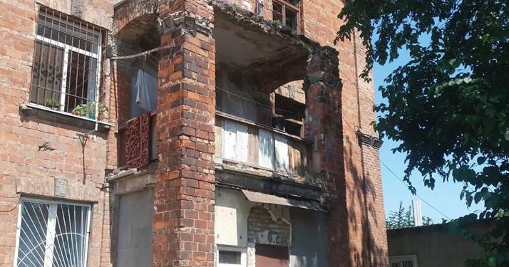 В Николаеве в жилом доме на 3-Слободской обрушился балкон