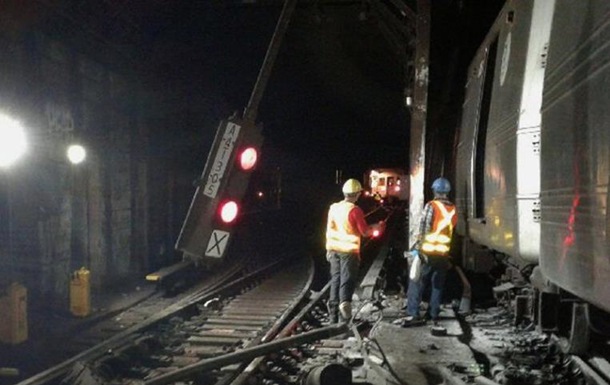 В Нью-Йорке в тоннеле пассажирский поезд сошел с рельсов 1