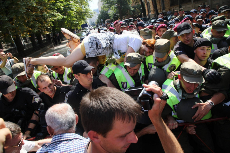 В Киеве сторонники Саакашвили подрались с полицией. Или наоборот 11