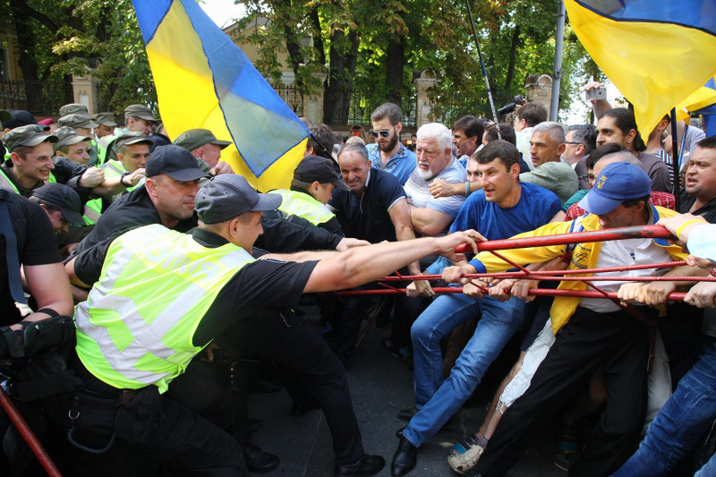 В Киеве сторонники Саакашвили подрались с полицией. Или наоборот 13