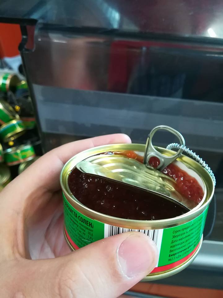 Очередной рейд общественников в николаевский супермаркет: когда красная икра хранится без холодильника и на вид, как суп 5