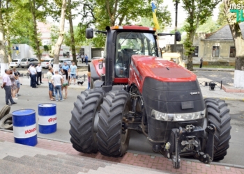 Шины, канистры и трактора: в Николаеве фермеры бастовали против системы мониторинга оценки рисков при регистрации налоговых накладных