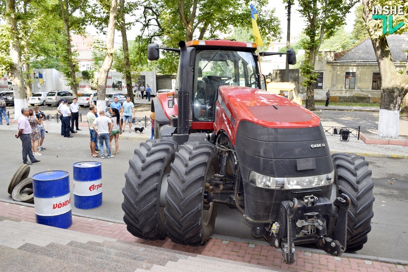 Шины, канистры и трактора: в Николаеве фермеры бастовали против системы мониторинга оценки рисков при регистрации налоговых накладных 5