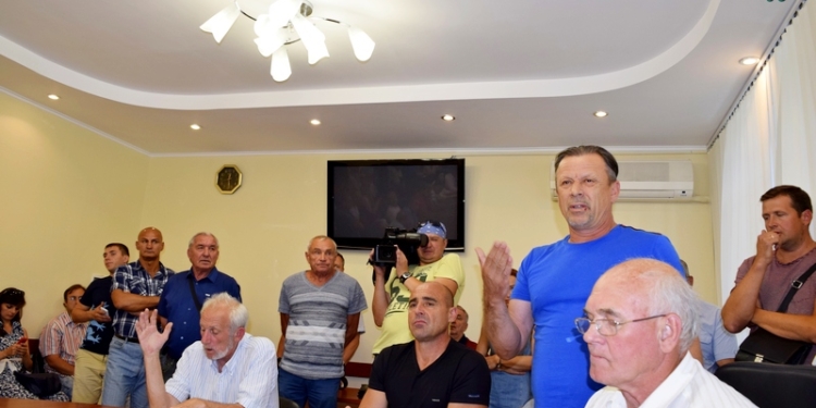 Скандал вокруг кортов базы «Спартак» в Николаеве: депутаты и ветераны-теннисисты усматривают в действиях общественников сведение личных счетов