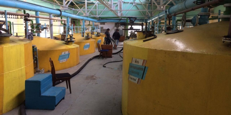 Спецоперация. Почти 500 налоговиков проводят обыски на спиртзаводах Украины