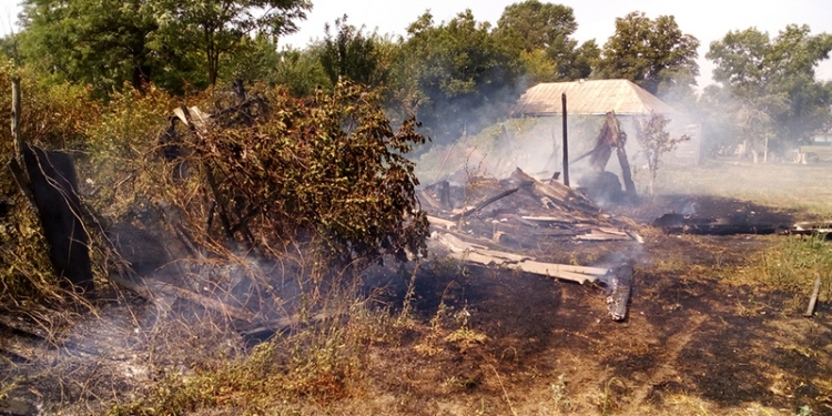 В Вознесенске спасатели тушили жилой дом, а в Кривом Озере и Николаеве – хозпостройки