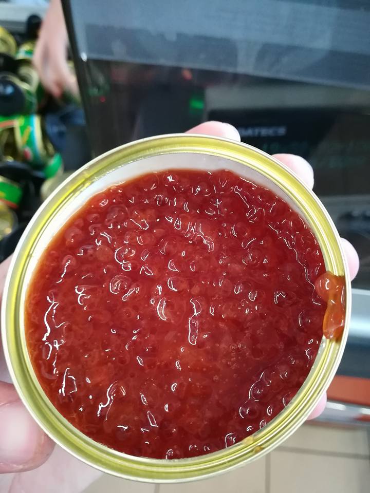 Очередной рейд общественников в николаевский супермаркет: когда красная икра хранится без холодильника и на вид, как суп 7