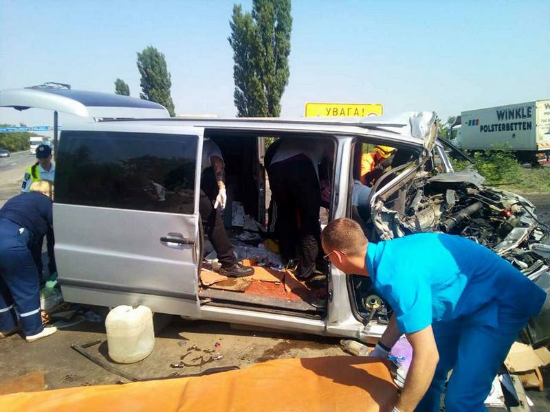 На въезде в Николаев произошло жуткое ДТП – погиб мужчина и 5-летний ребенок, пострадало еще двое взрослых 9