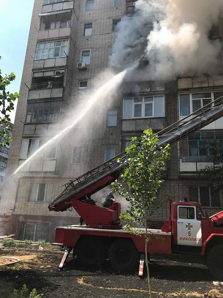 В Корабельном районе Николаева в 9-этажке загорелся балкон 7