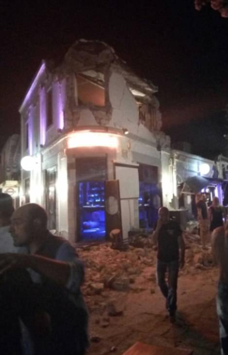 Мощное землетрясение в Греции и Турции. Есть погибшие и раненые 11