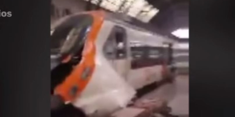 В Барселоне электричка врезалась в перрон. Много раненых