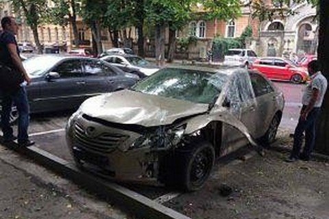 В центре Одессы взорвали автомобиль