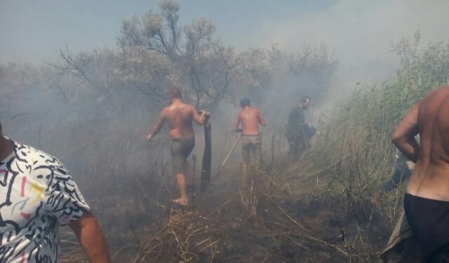Пожар на Кинбурне тушили всем миром – там горела сухая трава