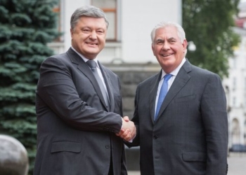 Тиллерсон пообщался с Порошенко. Но до этого общественники успели ему рассказать о коррупции