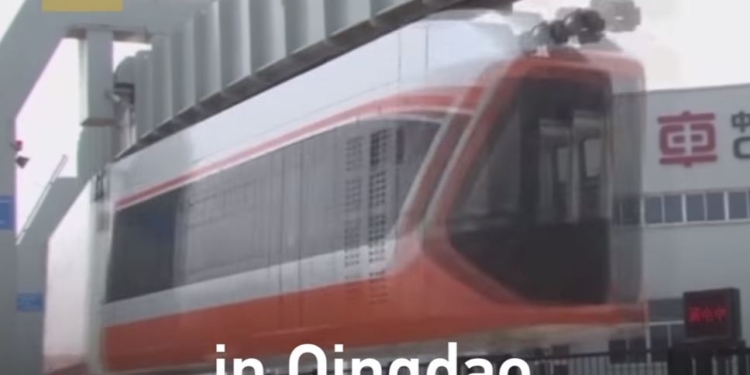 Небесный тихоход. В Китае протестировали подвесной поезд