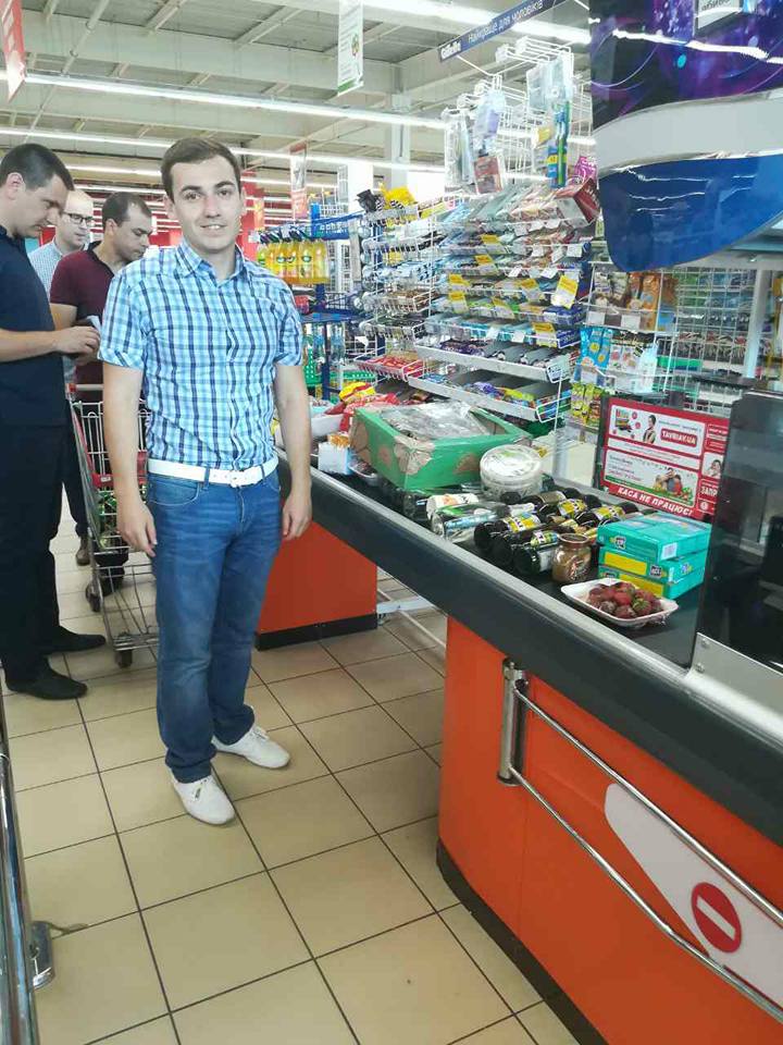 Очередной рейд общественников в николаевский супермаркет: когда красная икра хранится без холодильника и на вид, как суп 13