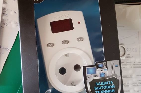 В Николаеве двое 19-летних харьковчан обманывали пожилых жителей – продавали им по завышенной в 10 раз цене ненужную безделушку