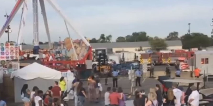 Трагедия в США. У аттракциона на ходу оторвался ряд кресел