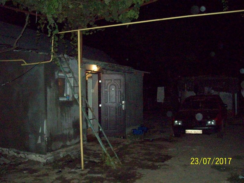 Дом и авто активистки «ЭКО Березань» в Коблево забросали коктейлями Молотова 15