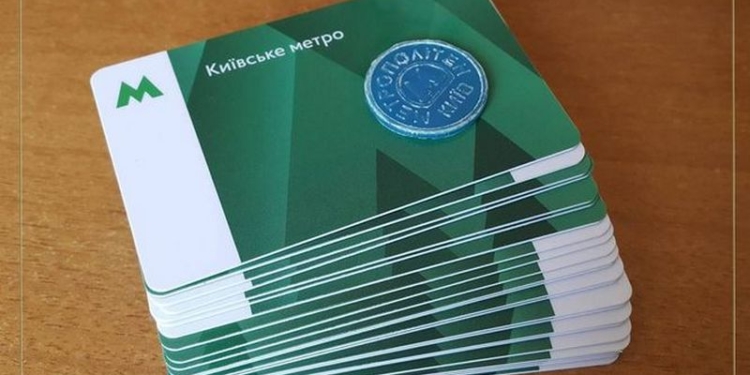 В Киевском метро начинают отказываться от жетонов
