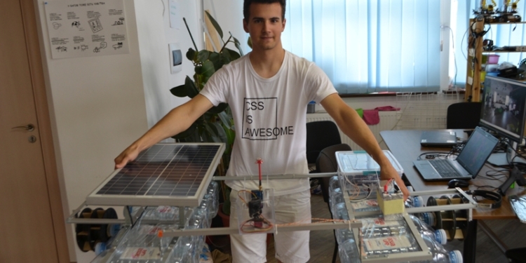 В Кропивницком парень сделал робота для очистки рек от мусора. Испытания прошли на Ингуле