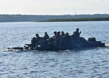 В воздухе, на море и на земле: николаевские десантники участвуют в бригадных тактических учениях частей ВДВ