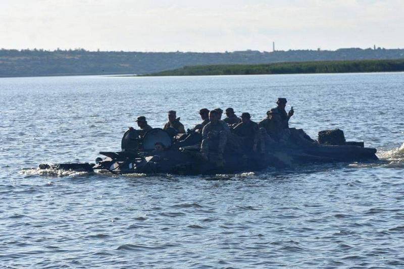 В воздухе, на море и на земле: николаевские десантники участвуют в бригадных тактических учениях частей ВДВ 7