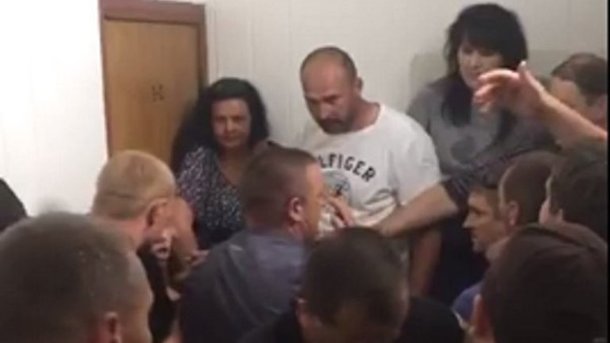 Бунт в суде в Одесской области. Народ пошел против судьи, оправдавшей жену прокурора 1