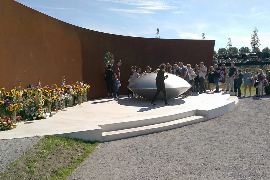 В Голландии открыли мемориал жертвам катастрофы рейса MH17 7