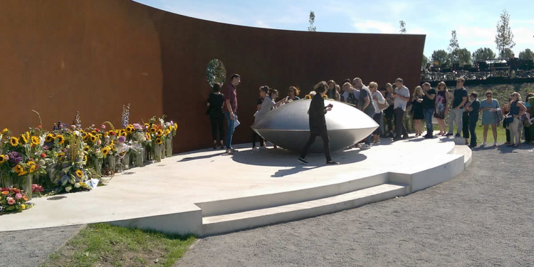 В Голландии открыли мемориал жертвам катастрофы рейса MH17