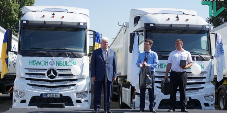 Не покупай российское. Компания «НИБУЛОН» заменила КАМАЗы на Volvo, Mercedes и Scania