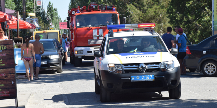А если бы на самом деле, были бы жертвы? В Коблево пожарные попытались проехать к месту пожара