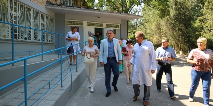 Николаев присматривается к Витовской больнице. Вывод: взять можно, но ужать и переделать