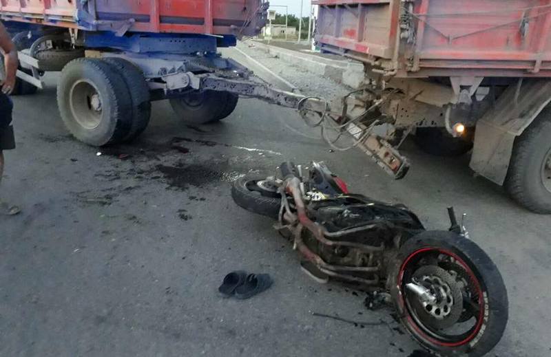 На Николаевщине мотоциклист протаранил грузовик 1