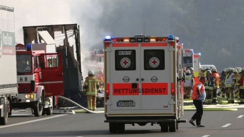 18 человек сгорели дотла в туристическом автобусе в Баварии 1