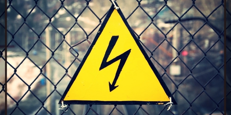 Отец, спасая своих детей от поражения  высоким напряжением, погиб сам