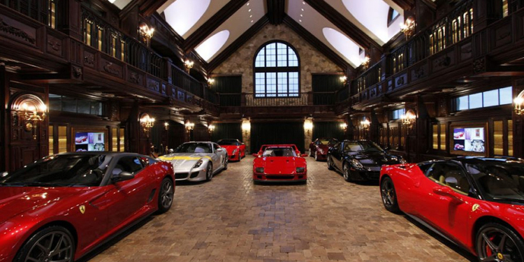 Вам и не снилось. Коллекционер построил для своих машинок роскошный гараж