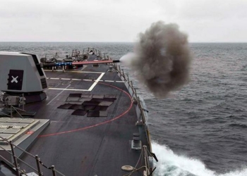 Военный корабль США обстрелял иранскому судну