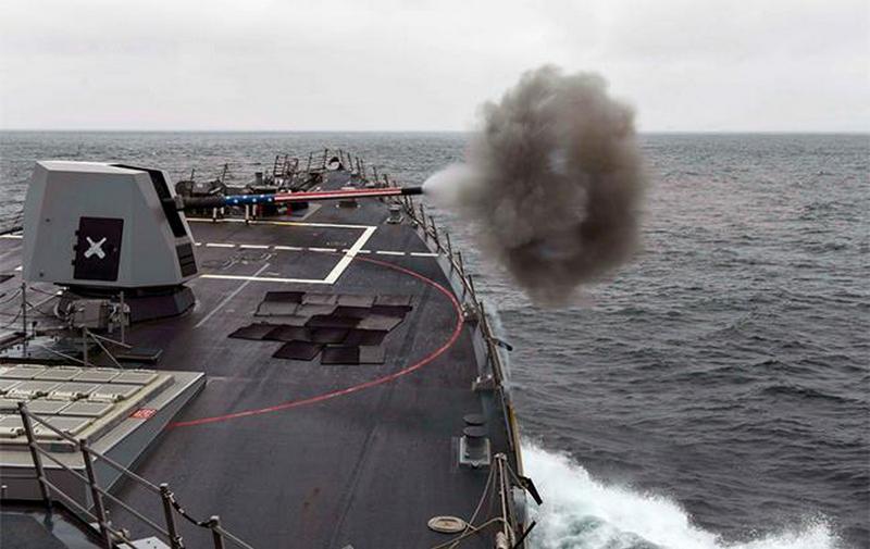 Военный корабль США обстрелял иранскому судну 1
