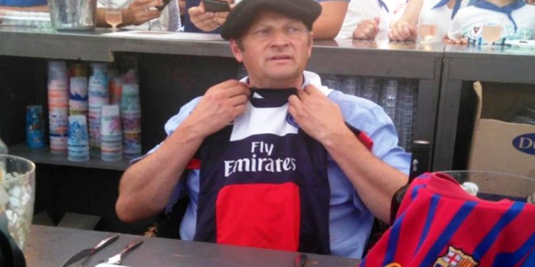 Чем не метод воздействия? Мэра заставили публично съесть крысу – проспорил